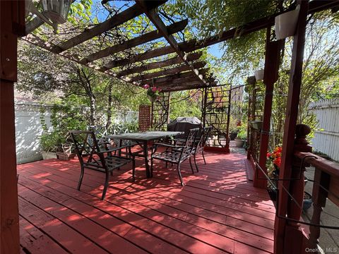 Mobile Home For Sale - 5715 66th Street<br/> Maspeth, NY 11378