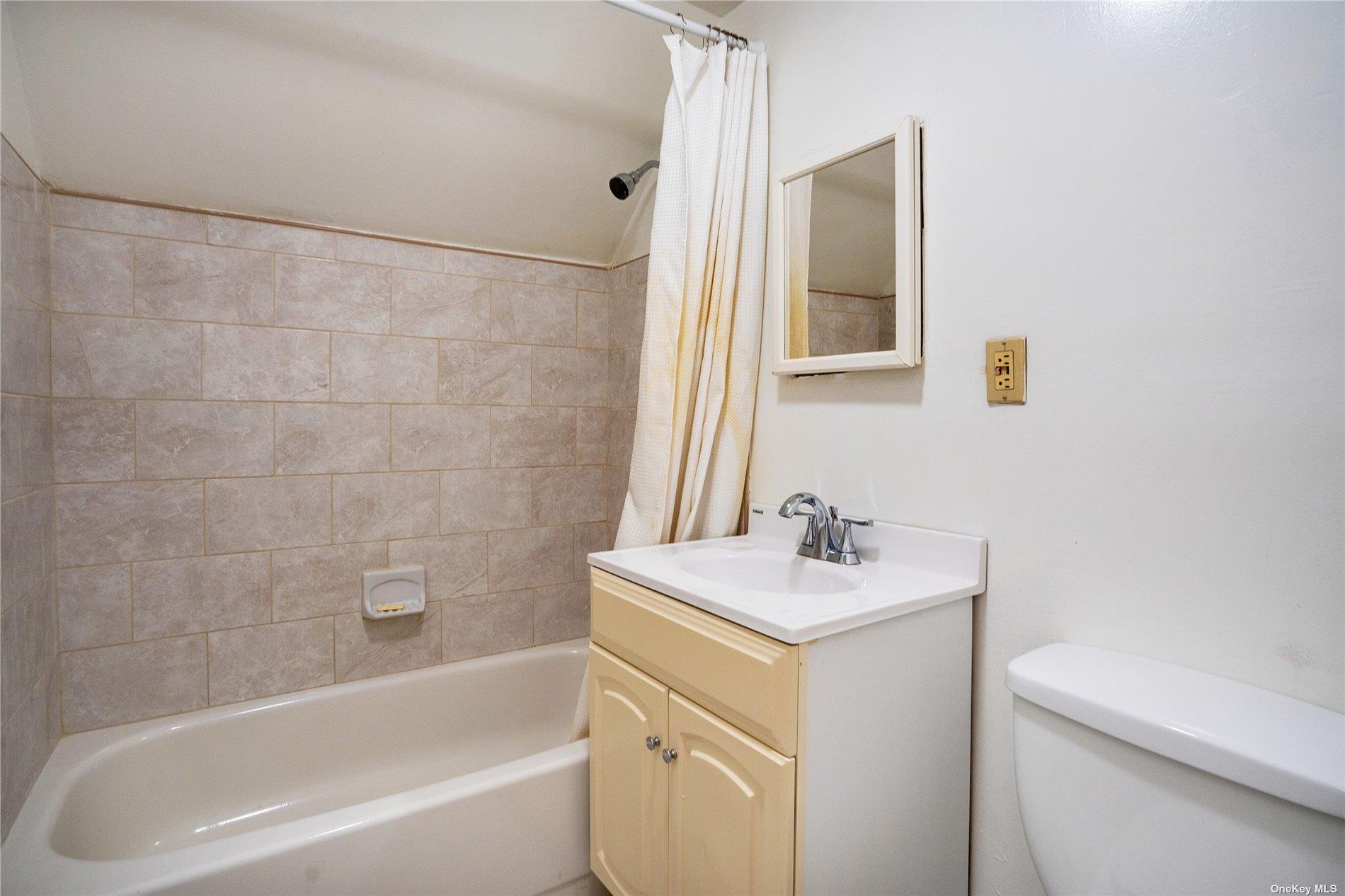 69 Warwick Road, Great Neck, New York image 23