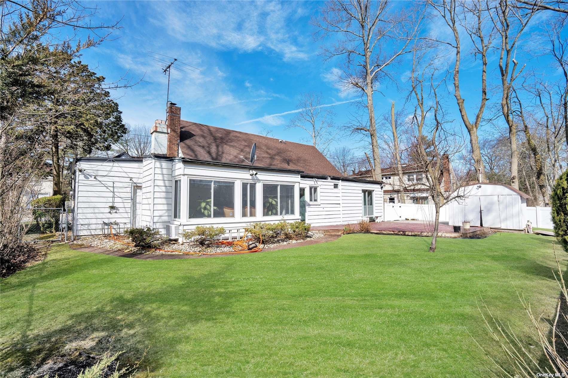 69 Warwick Road, Great Neck, New York image 25