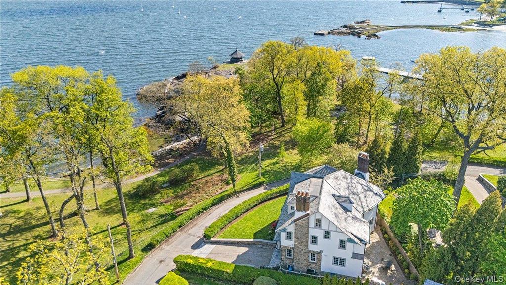 Photo of 56 Park Avenue, Larchmont, NY 10538 (MLS # 981012)