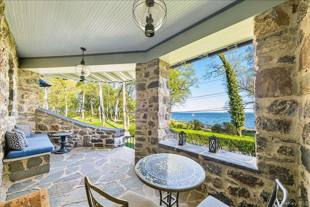 Photo of 56 Park Avenue, Larchmont, NY 10538 (MLS # 981012)