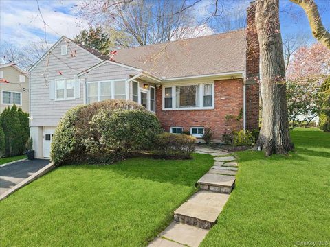 Photo of 12 Collyer Place, White Plains, NY 10605 (MLS # 971537)