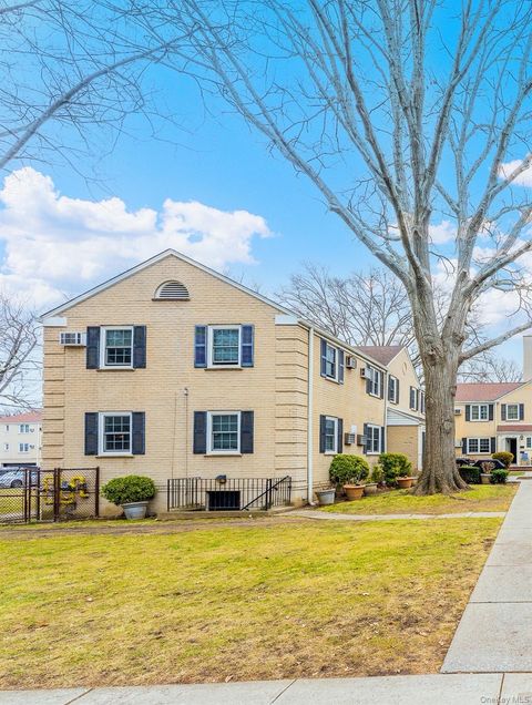 Homes For Sale - 64-11 Springfield Blvd Blvd #B<br/> Oakland Gardens, NY 11364