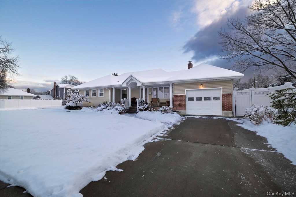 Photo of 2934 Kinloch Road, Wantagh, NY 11793 (MLS # 944119)