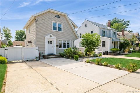 Photo of 42 Stuart Avenue, Malverne, NY 11565 (MLS # 913138)