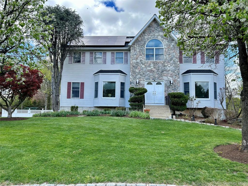 Photo of 10 Alex Court, West Nyack, NY 10994 (MLS # 984072)