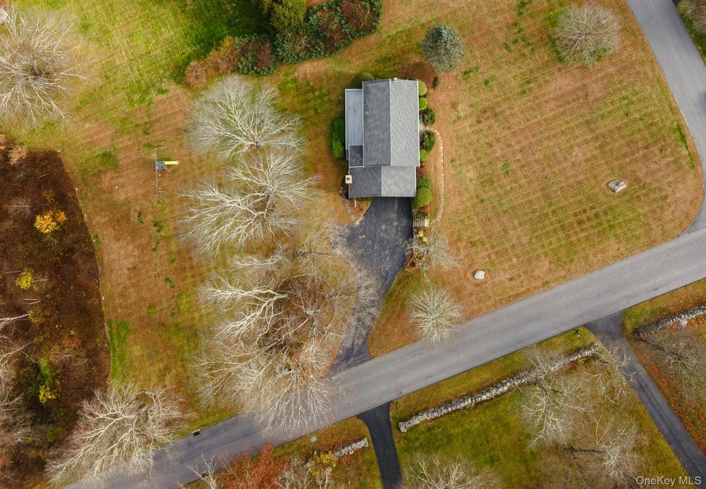 Photo of 2 Cheyenne Court, Katonah, NY 10536 (MLS # 955746)