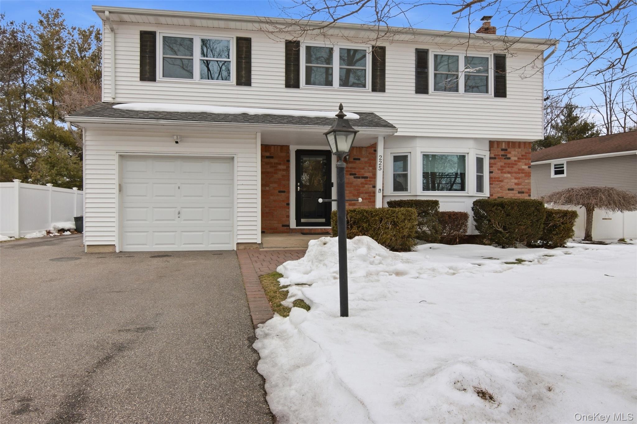 225 Bellerose Avenue