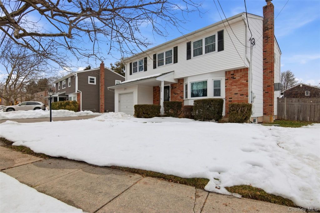 Photo of 225 Bellerose Avenue, East Northport, NY 11731 (MLS # 965859)