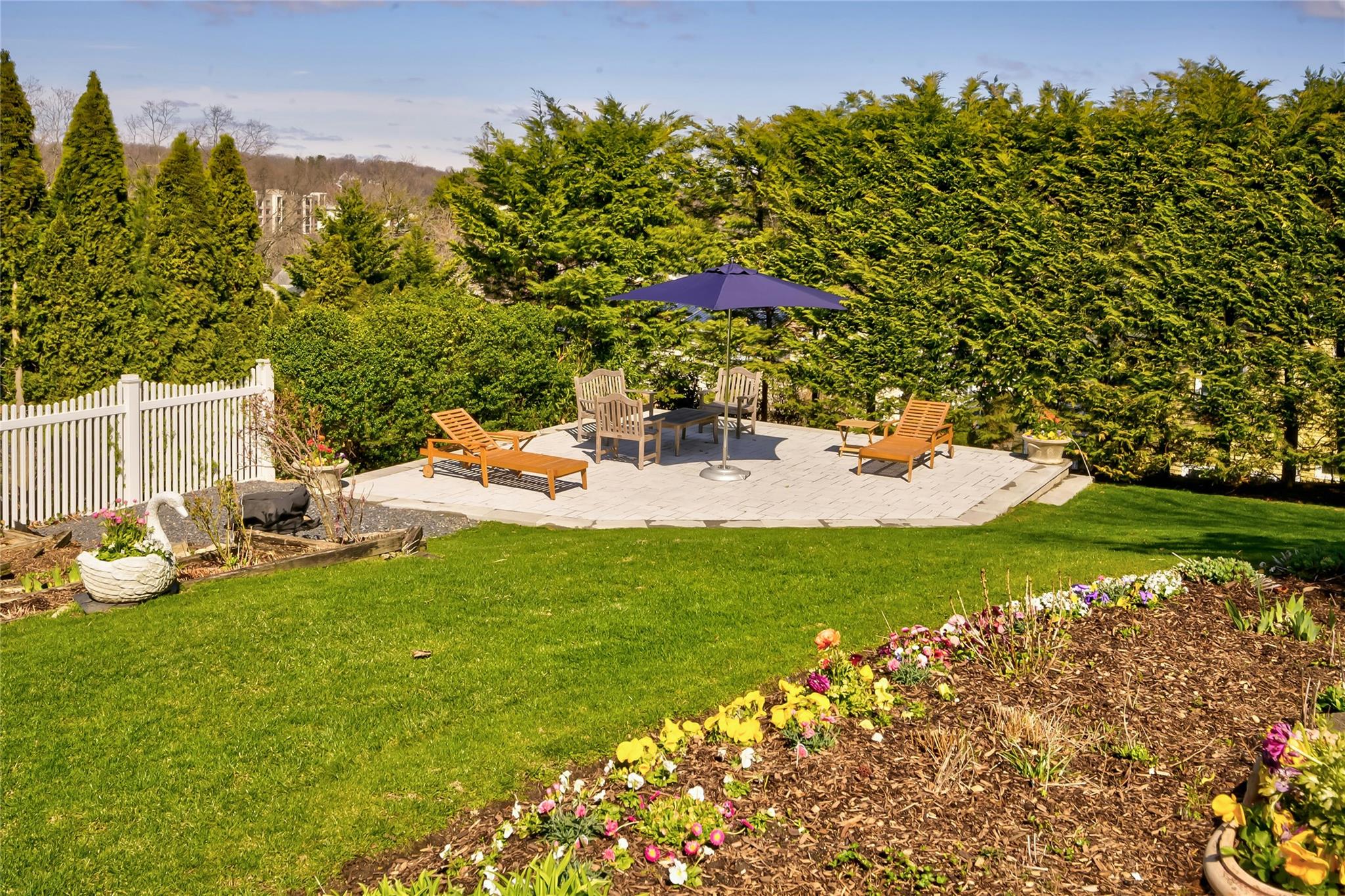 55 Virginia Drive, Manhasset, New York image 2
