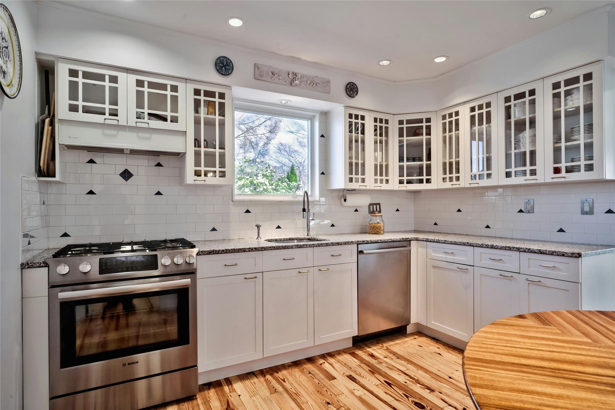 55 Virginia Drive, Manhasset, New York image 5