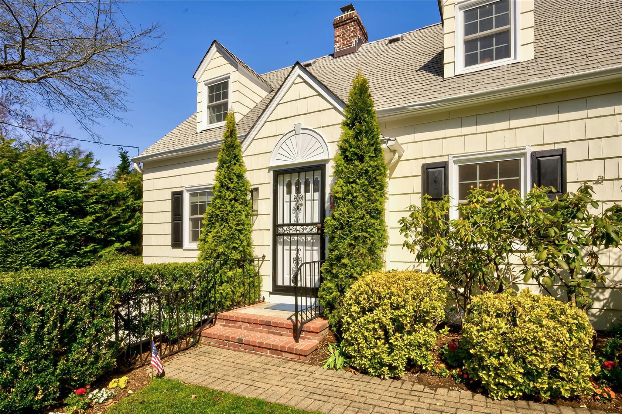 55 Virginia Drive, Manhasset, New York image 18
