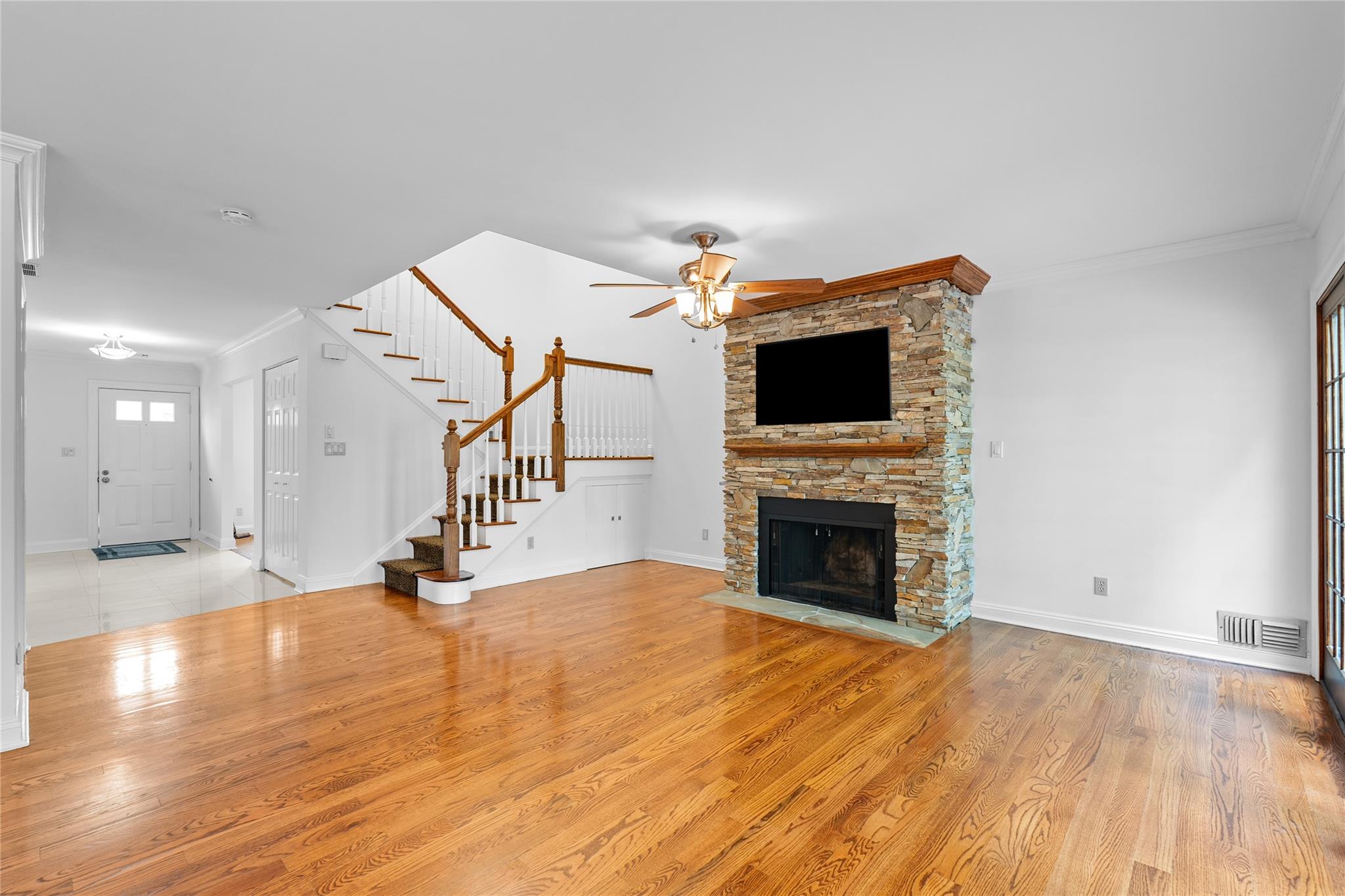 154 Anchor Lane, Bay Shore, New York image 3