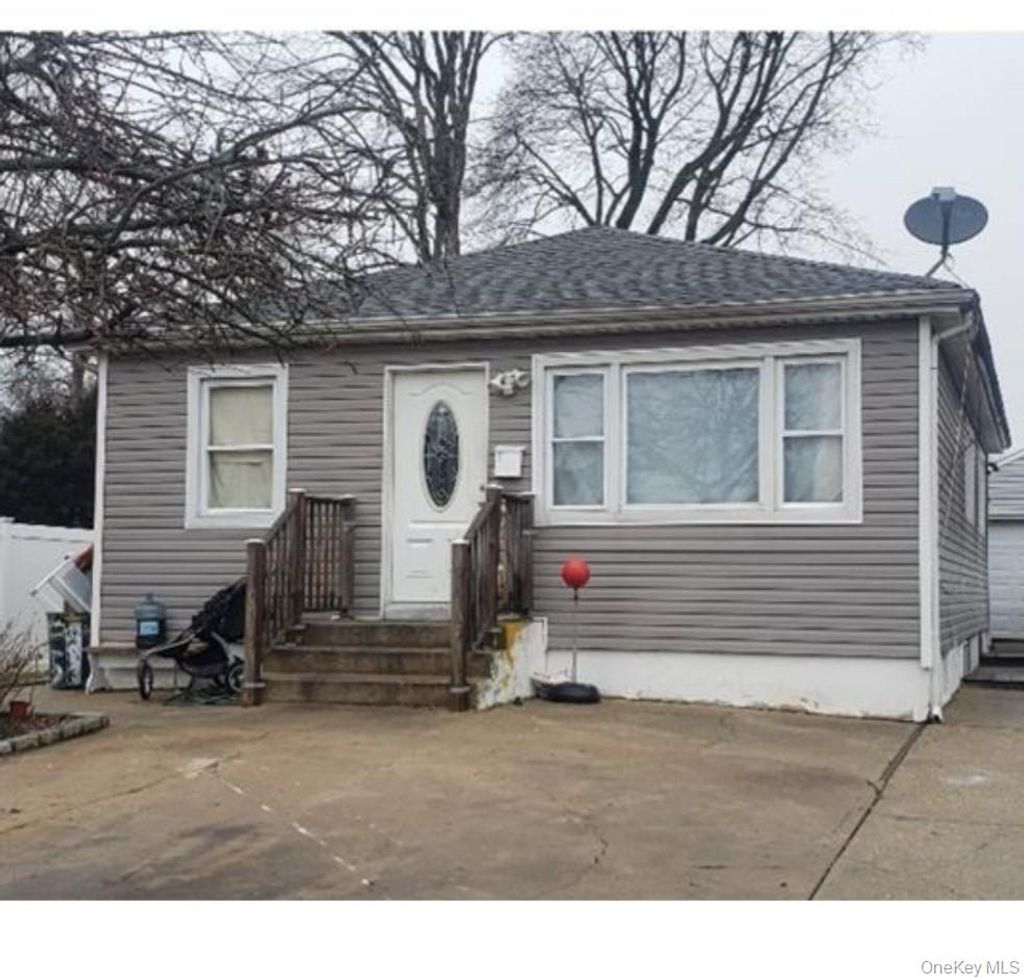 Photo of 5 Campion Street, Brentwood, NY 11717 (MLS # 954400)