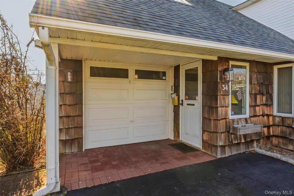 Photo of 34 Link Lane, Hicksville, NY 11801 (MLS # 981127)