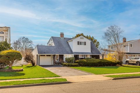 34 Link Lane Hicksville NY 11801