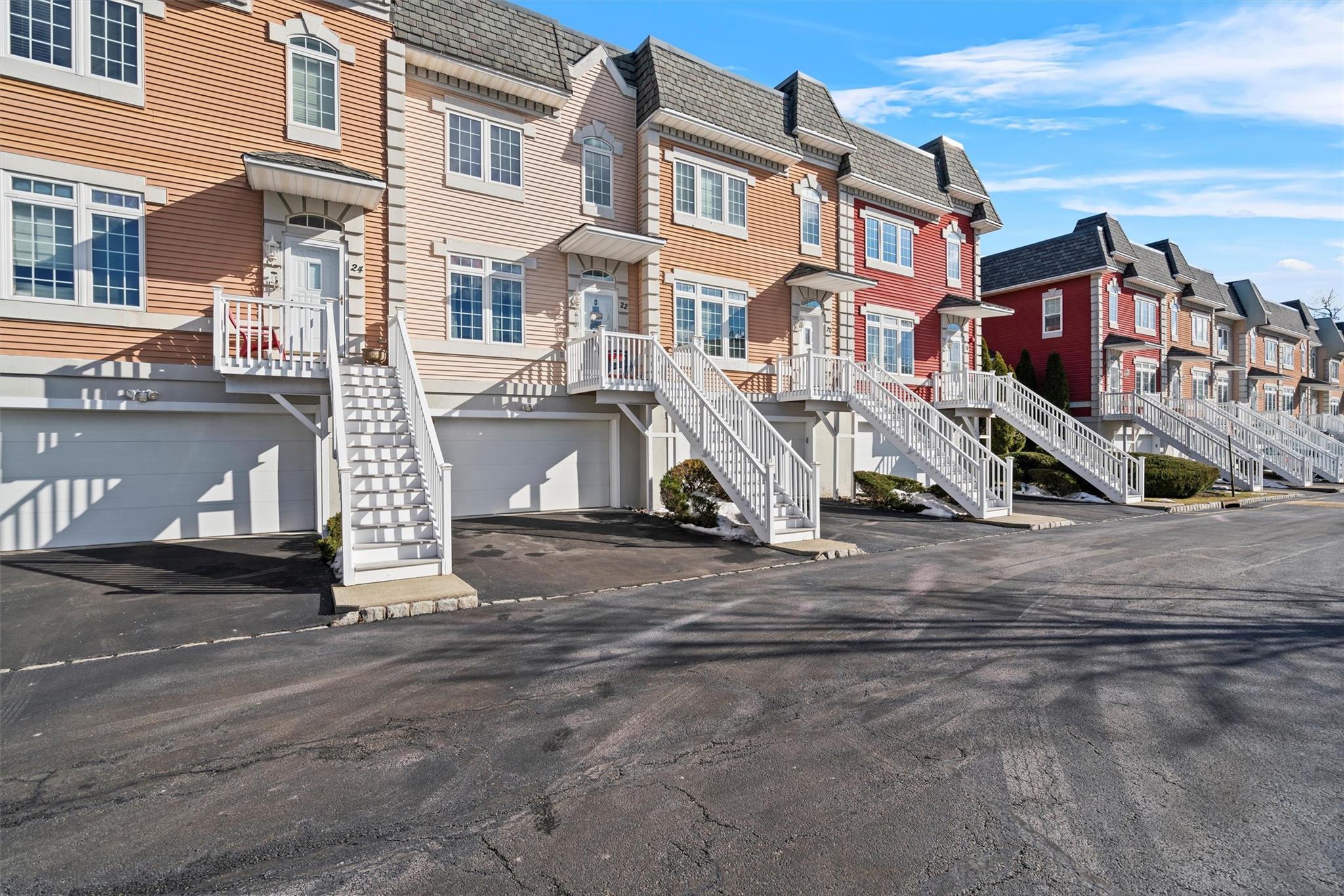 22 Alexander Court, Nanuet, New York image 2