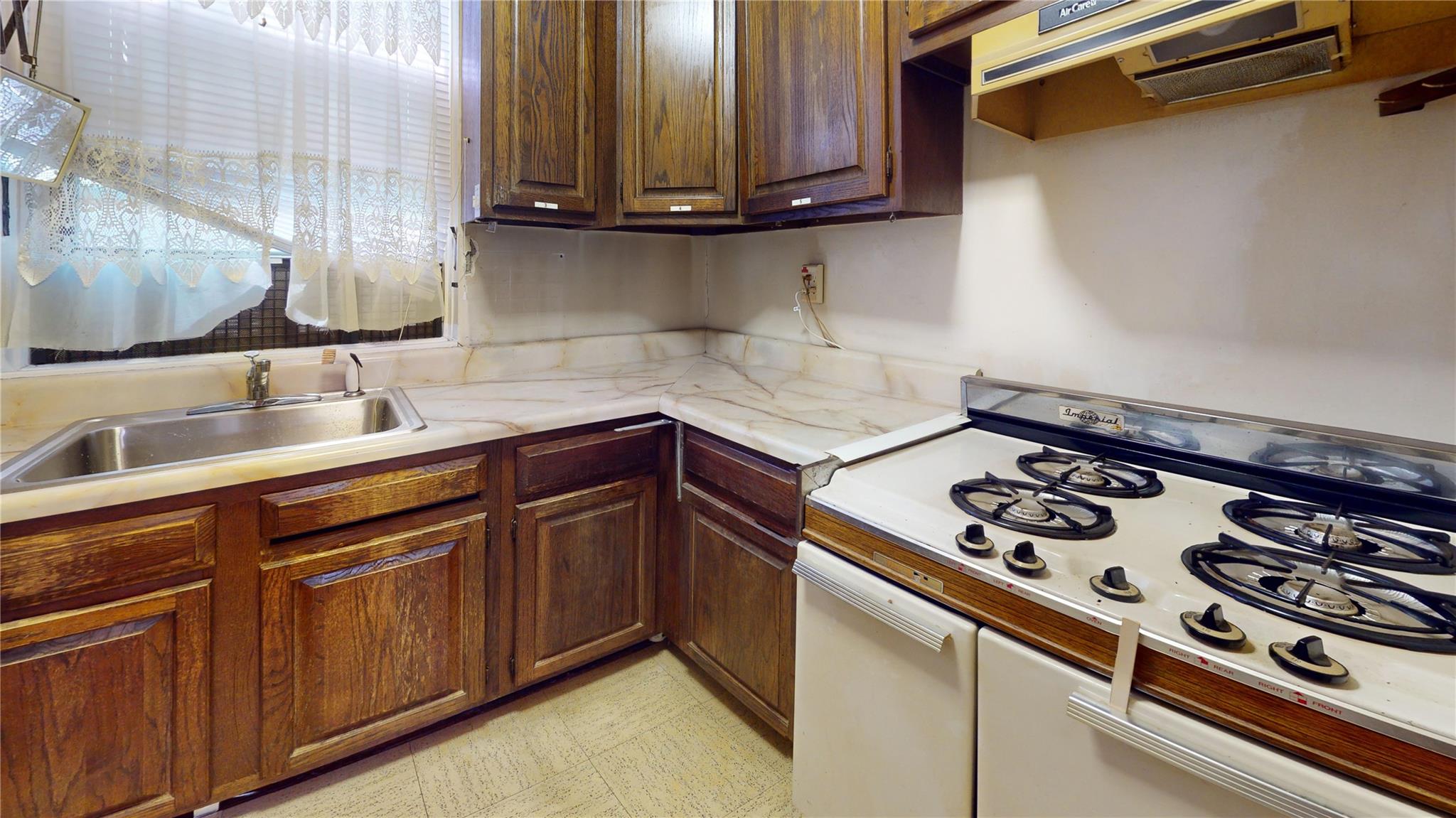 Property for Sale at 39th Avenue 1, Flushing, Queens, NY - Bedrooms: 1 
Bathrooms: 1 
Rooms: 4  - $209,000