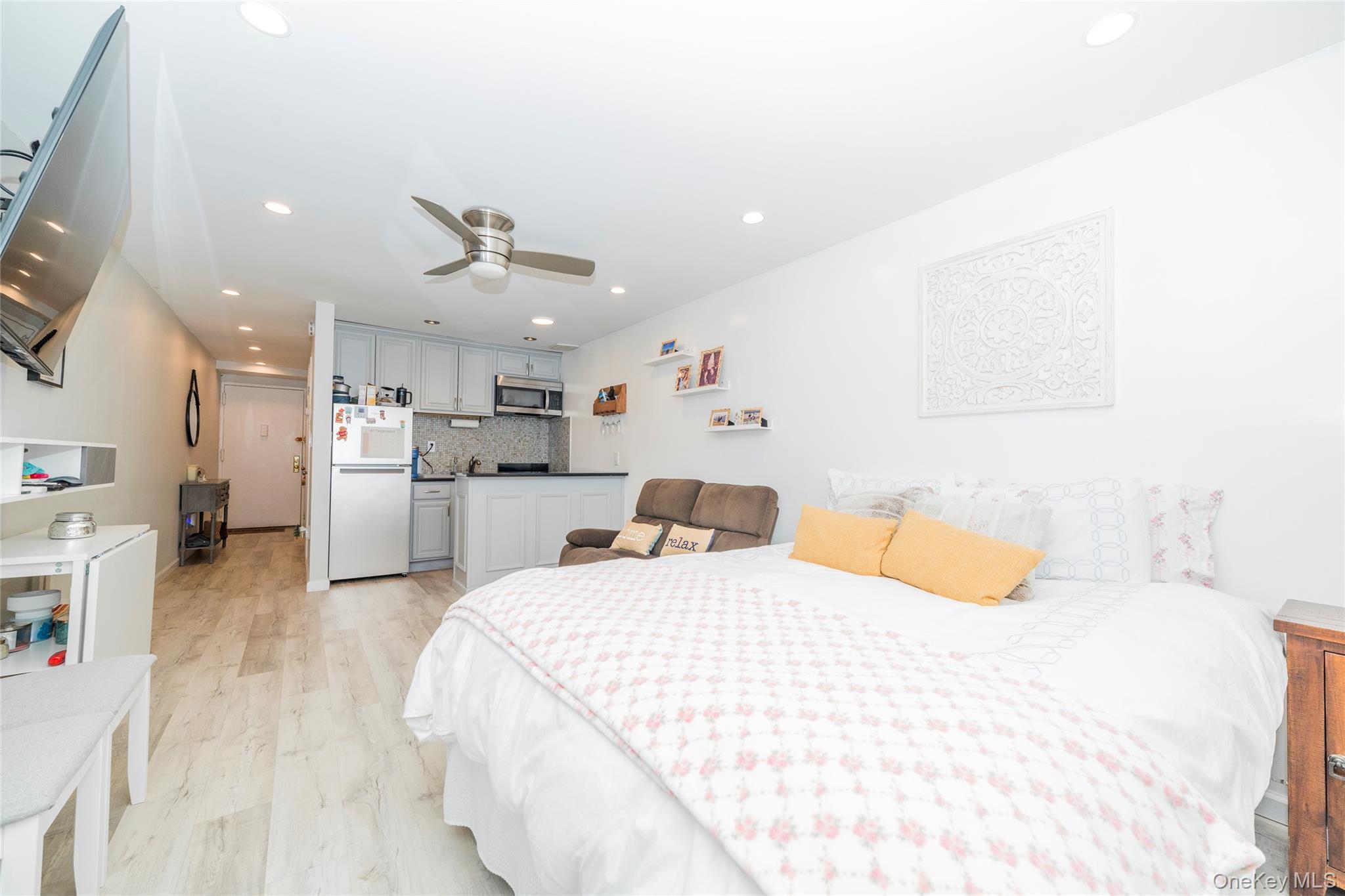 2261 Palmer Avenue 1F