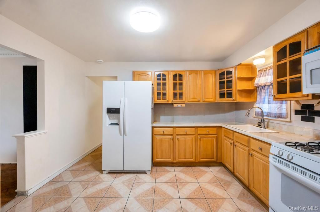 Photo of 14 Cleaves Avenue, Hempstead, NY 11550 (MLS # 988748)