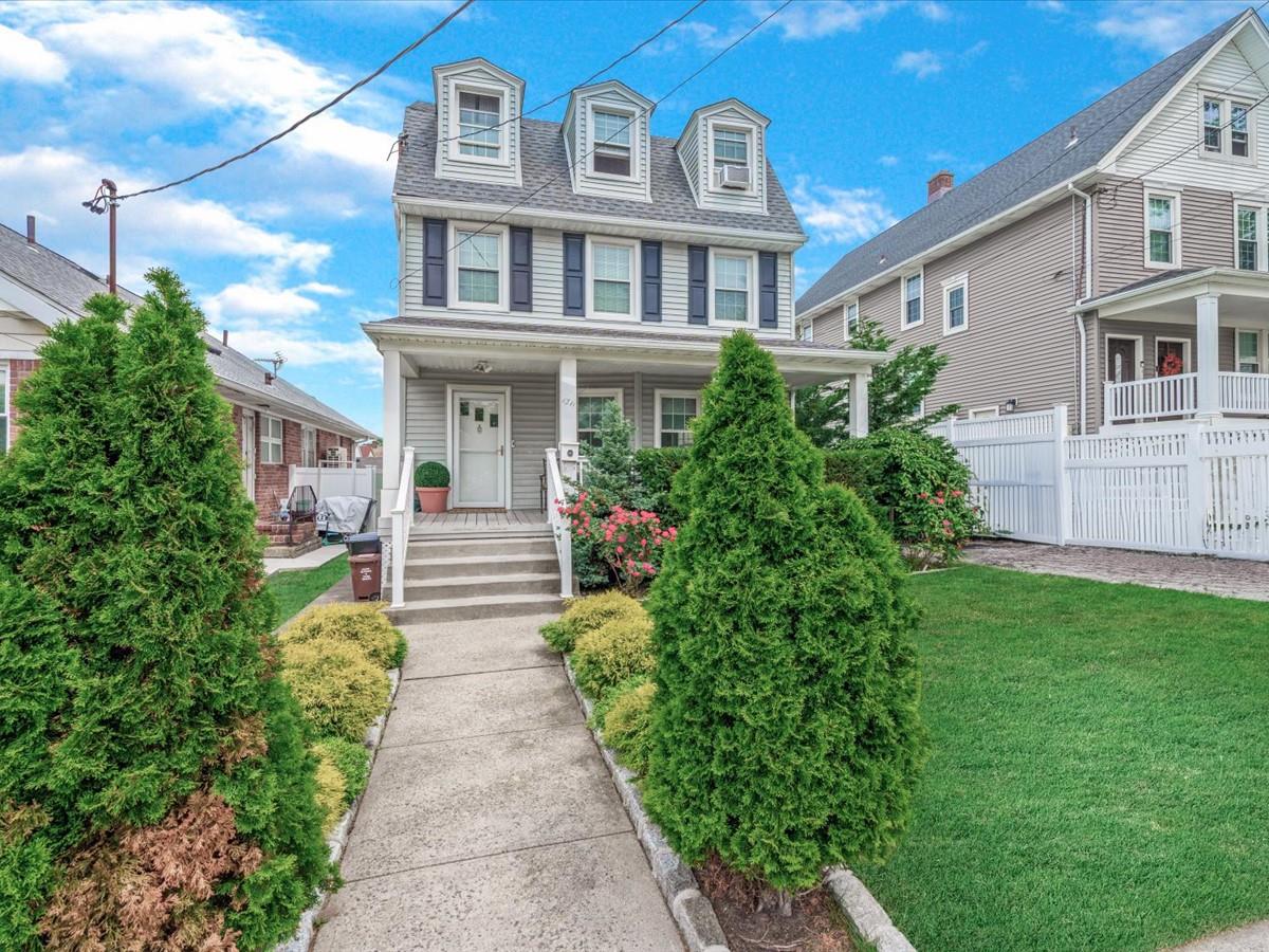 154th Street, Beechhurst, Queens, NY - 5 Bedrooms  
1 Bathrooms  
9 Rooms - 
