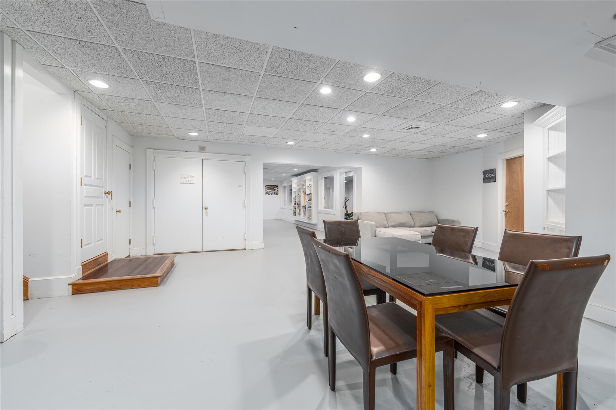 6133 Sound Avenue, Riverhead, New York image 27