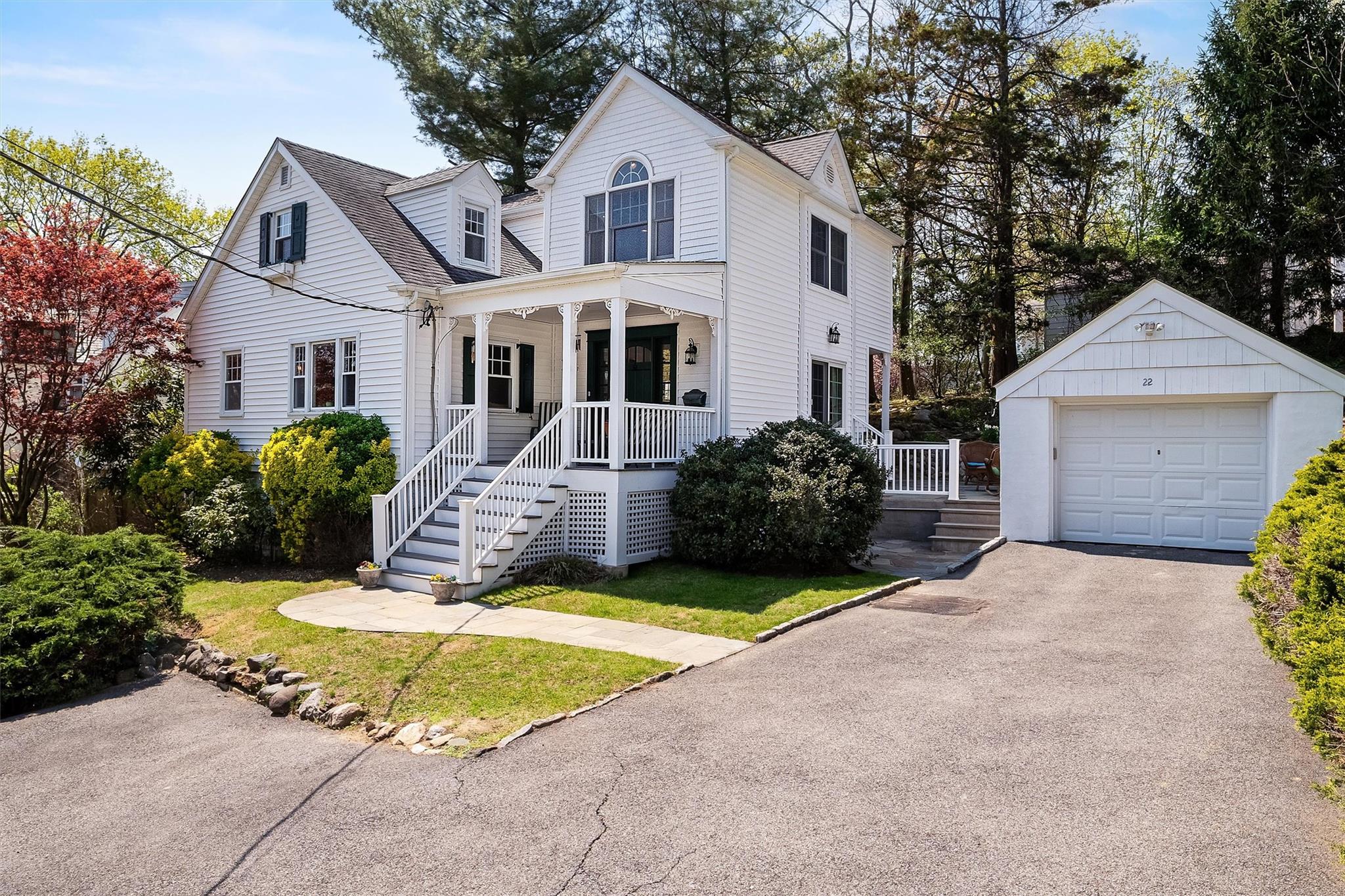 Eastern Drive, Ardsley, New York - 4 Bedrooms  
3 Bathrooms  
8 Rooms - 