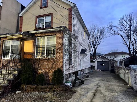 Photo of 14141 255th Street, Rosedale, NY 11422 (MLS # 989754)