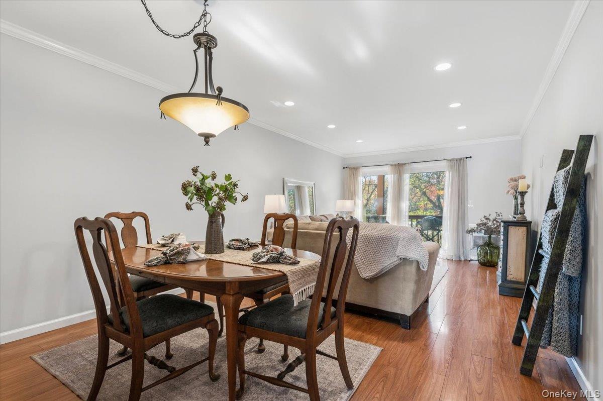 40 West 4 St 163