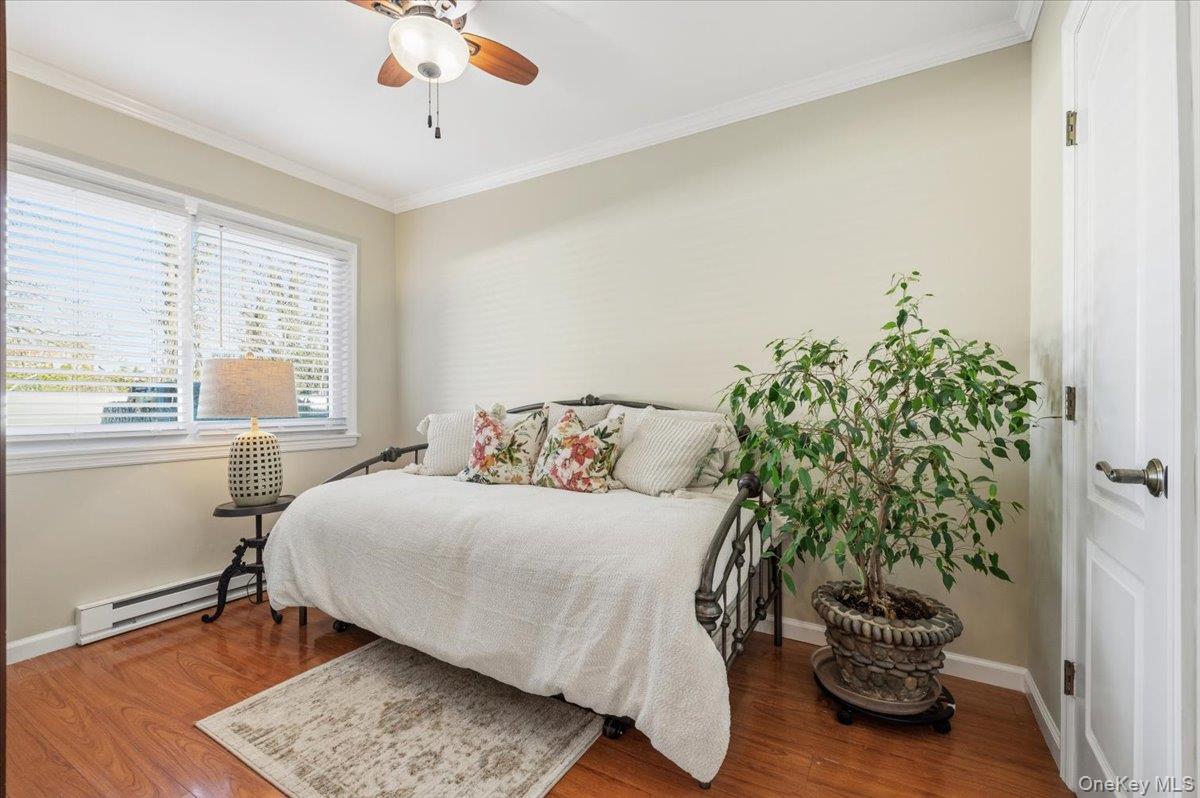 40 West 4 St 163