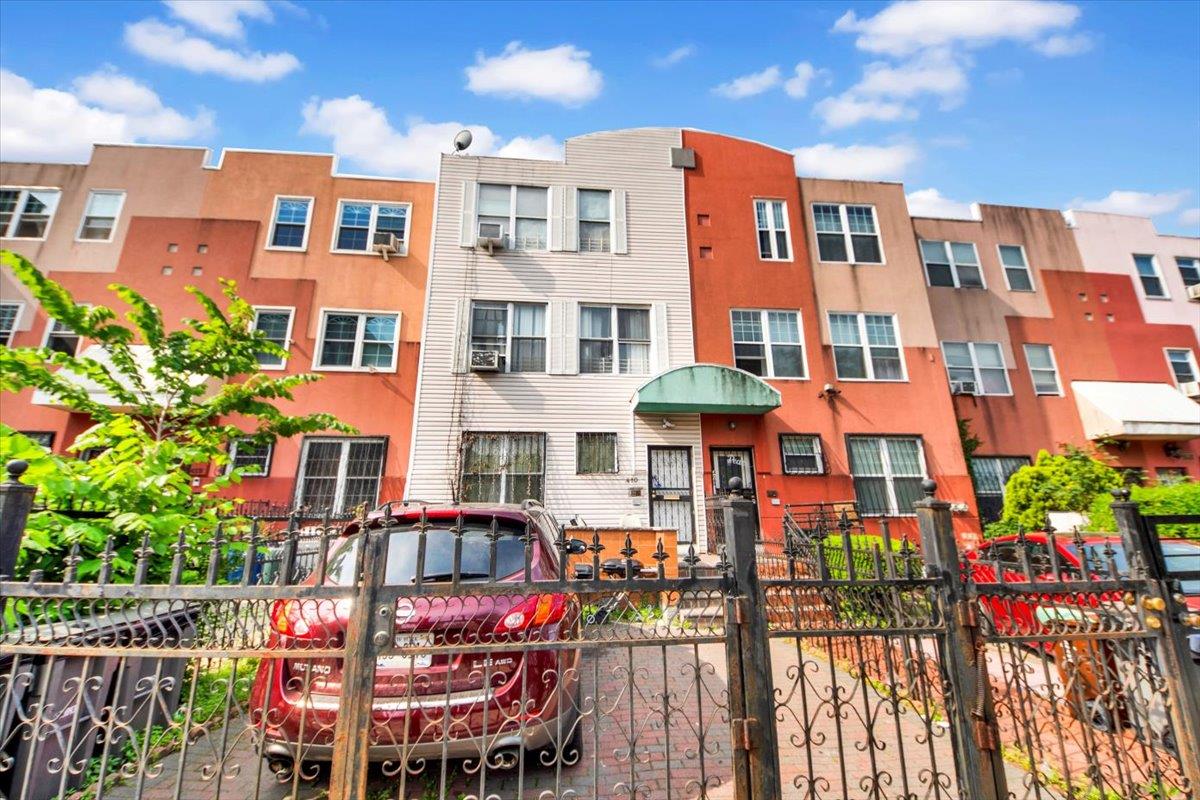 E 155th Street, Bronx, New York - 3 Bathrooms - 