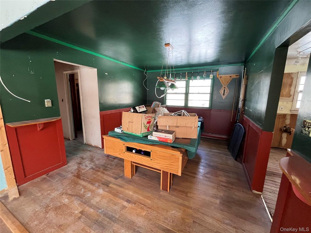 Photo of 802 Tooker Avenue, West Babylon, NY 11704 (MLS # 957441)