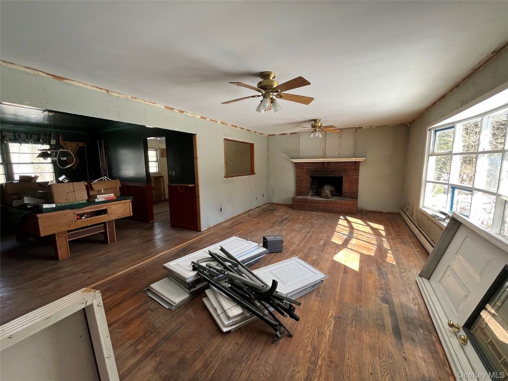 Photo of 802 Tooker Avenue, West Babylon, NY 11704 (MLS # 957441)