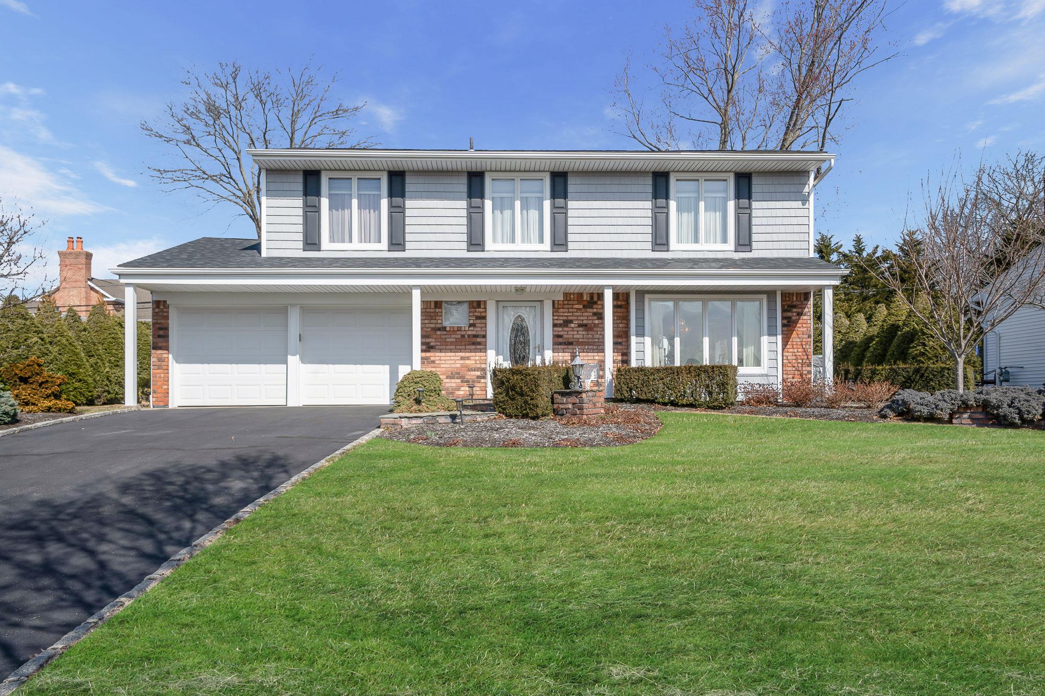 Property for Sale at Lindron Avenue, Smithtown, Hamptons, NY - Bedrooms: 4 
Bathrooms: 2  - $749,000