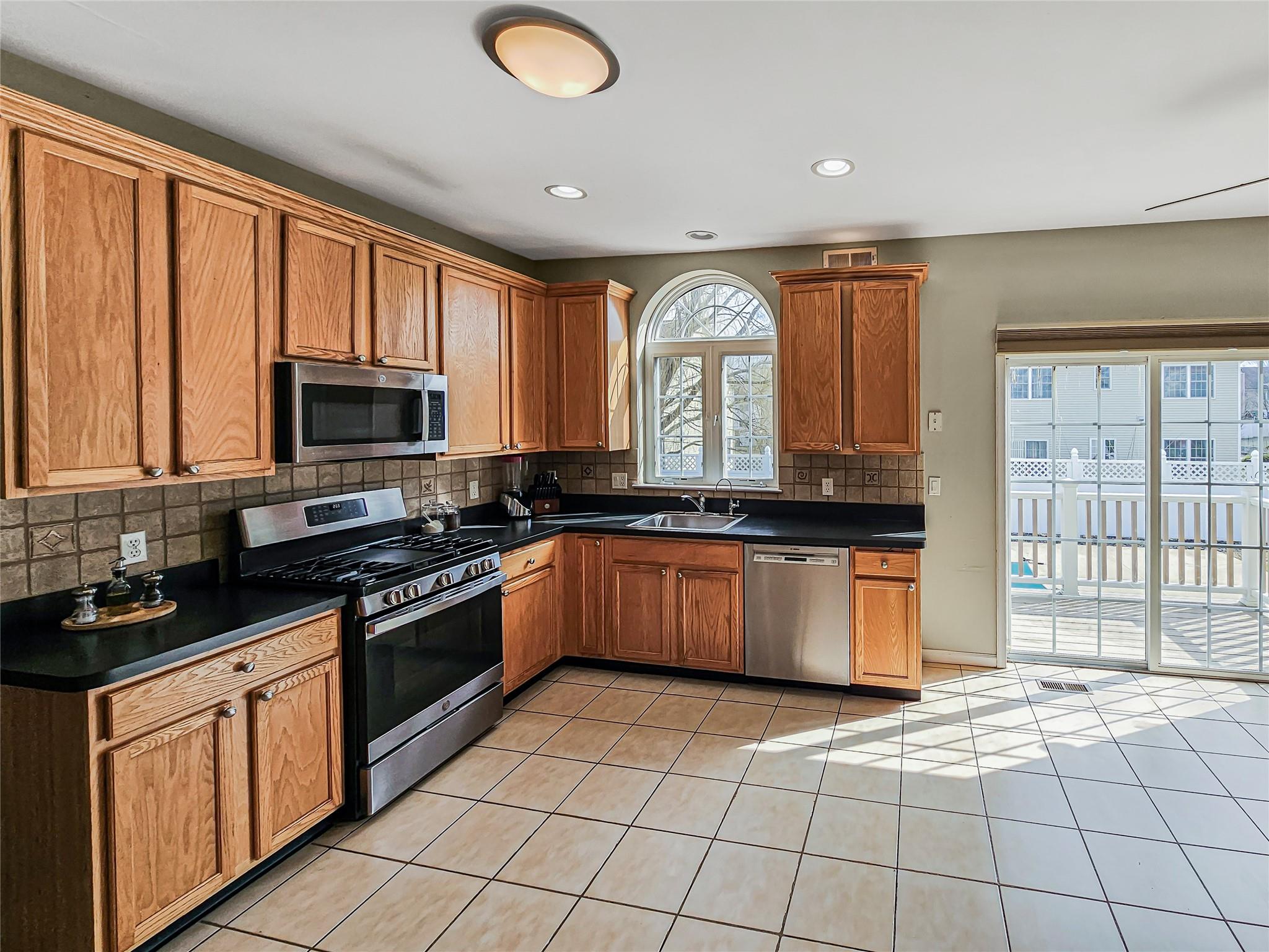 2717 W Colonial Drive, New Windsor, New York image 12