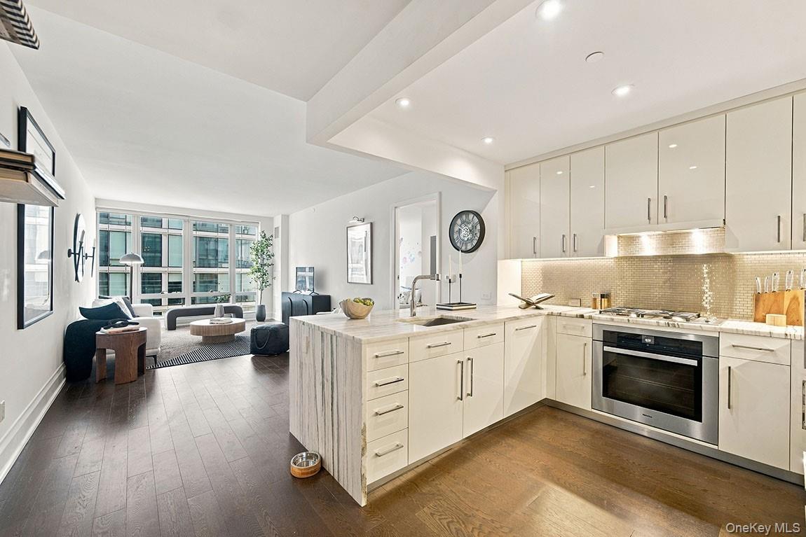 50 Riverside Boulevard 15M
