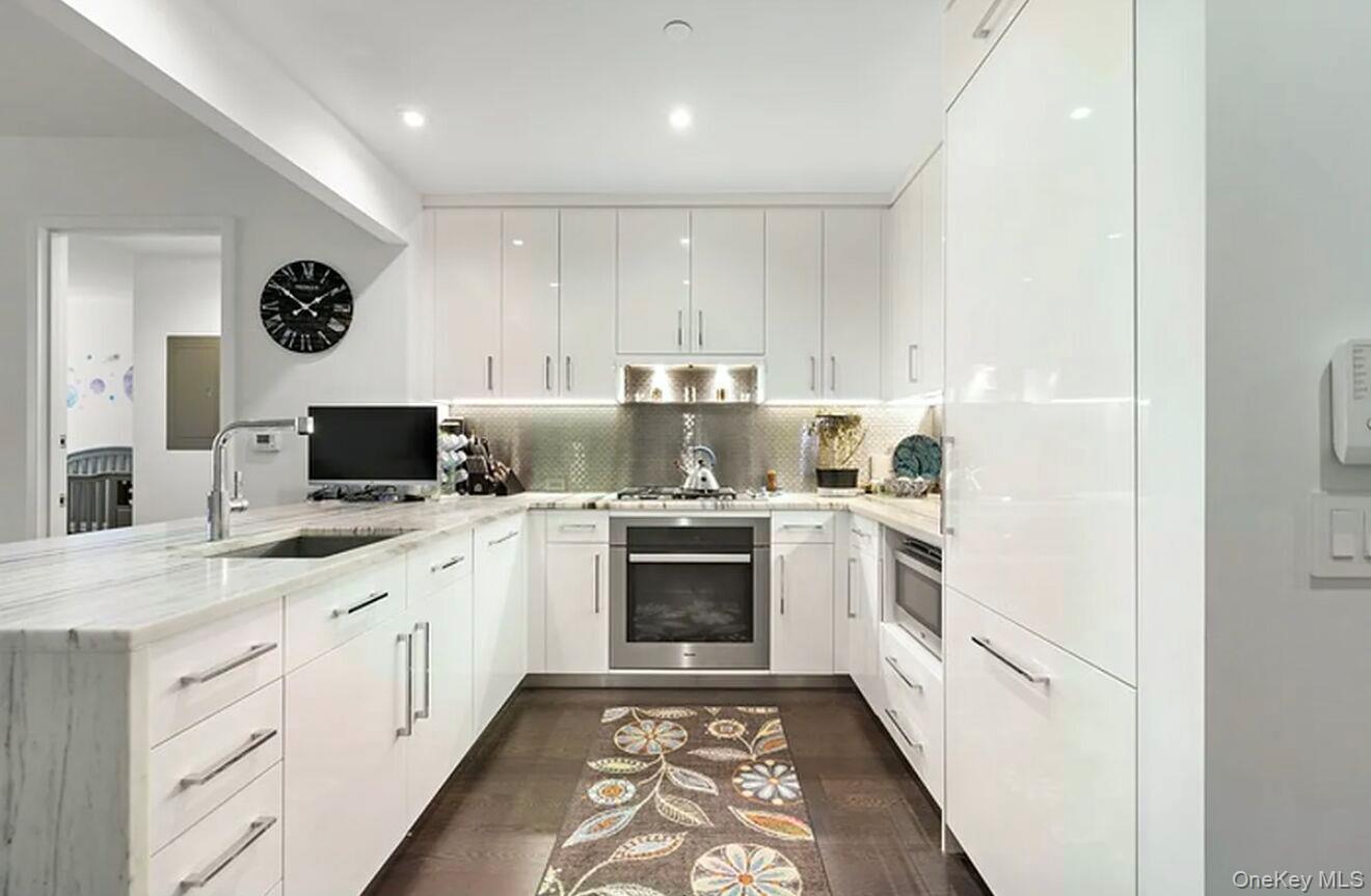 50 Riverside Boulevard 15M