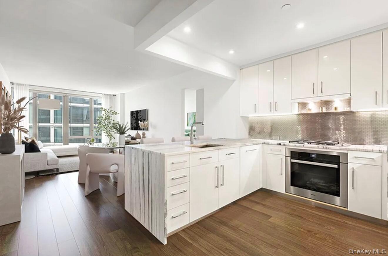 50 Riverside Boulevard 15M