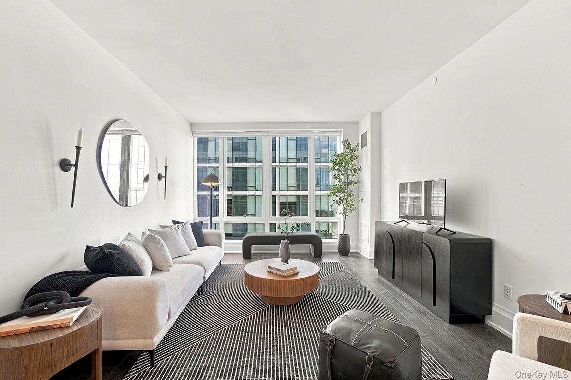 50 Riverside Boulevard 15M
