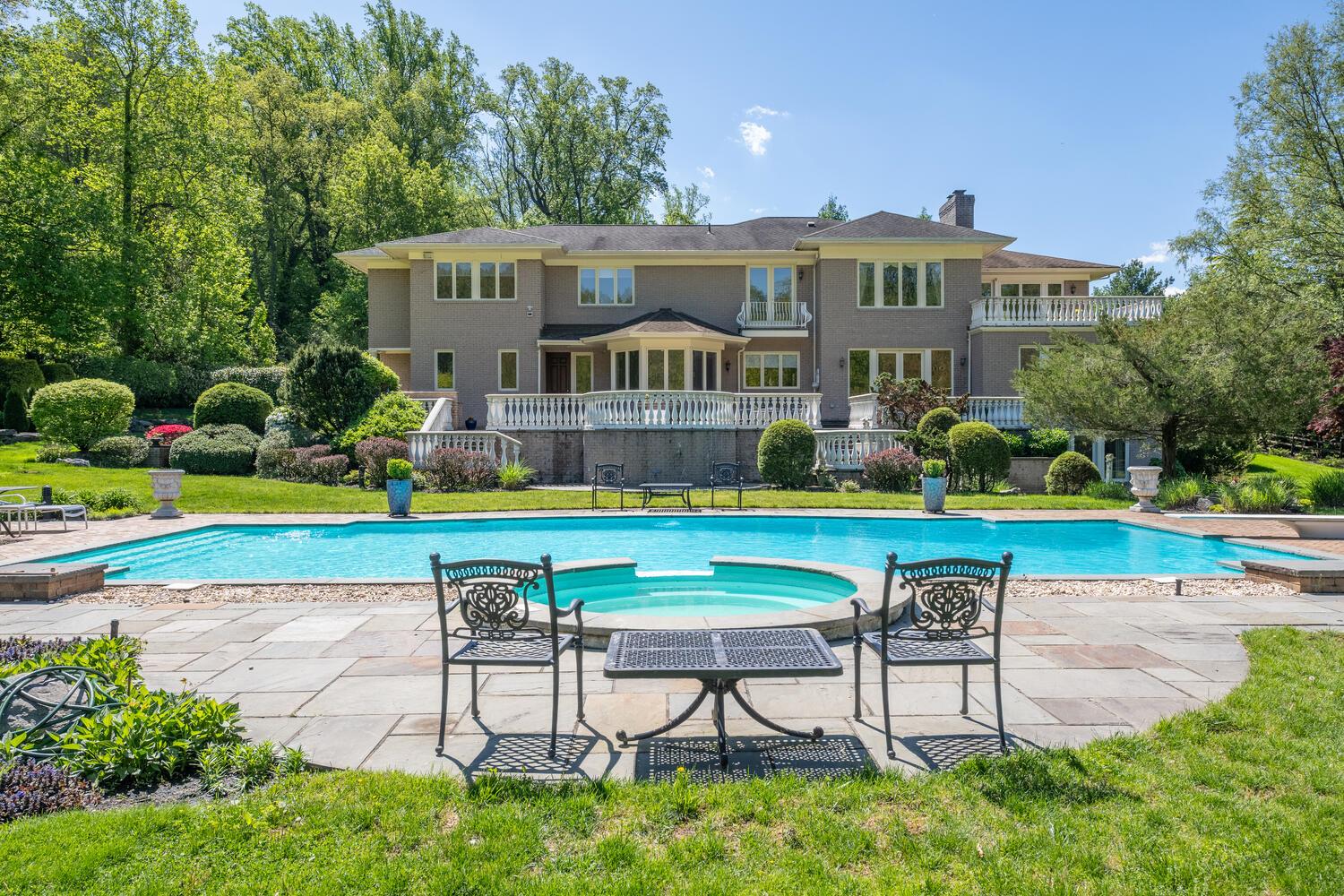 86 Old Tappen Road, Locust Valley, New York image 1