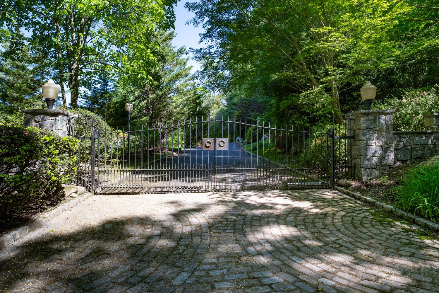 86 Old Tappen Road, Locust Valley, New York image 36