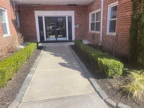 Photo of 111 S Centre Avenue #2-PP, Rockville Centre, NY 11570 (MLS # 841894)