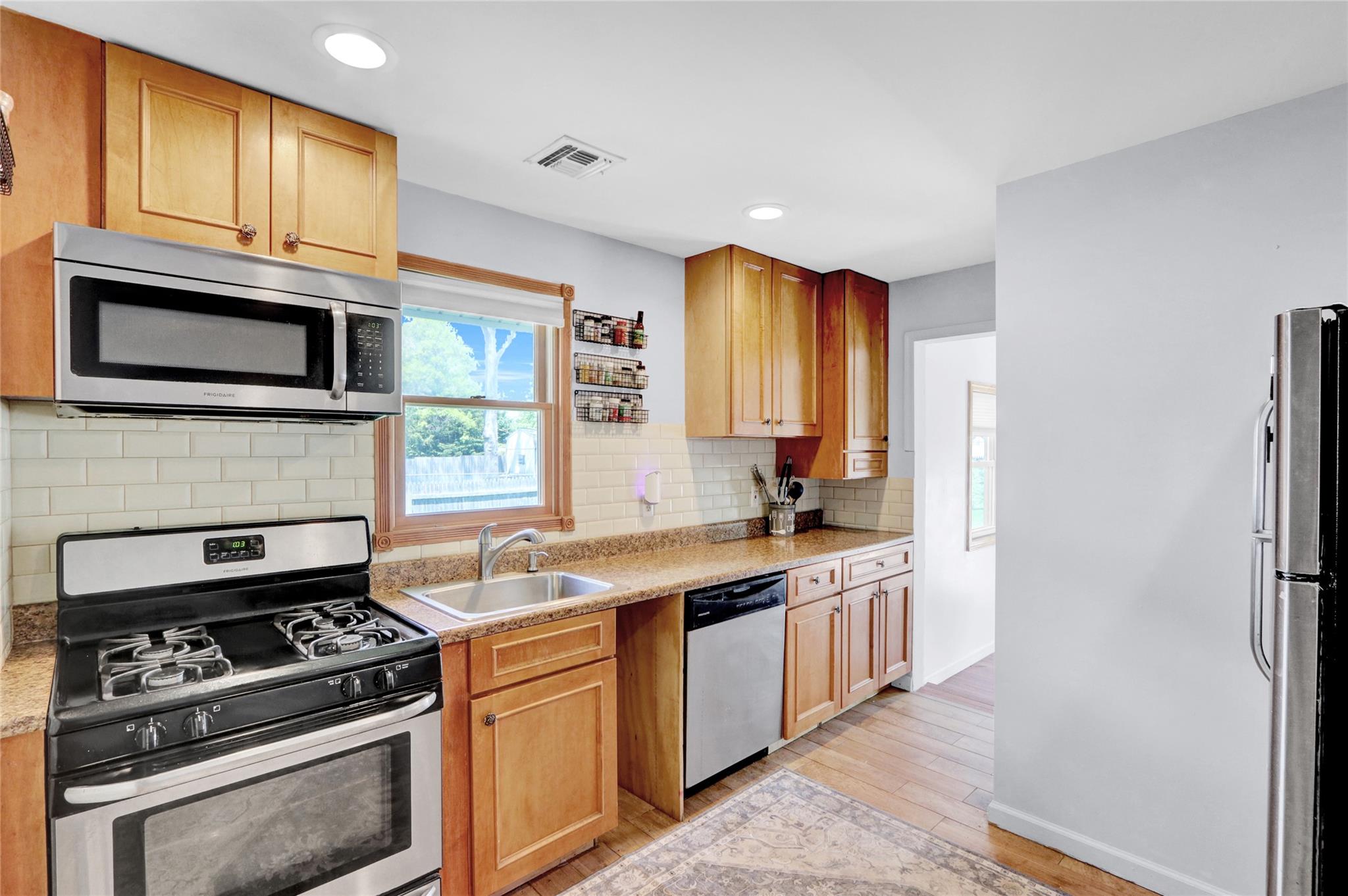 106 Grand Avenue, Lindenhurst, New York image 10