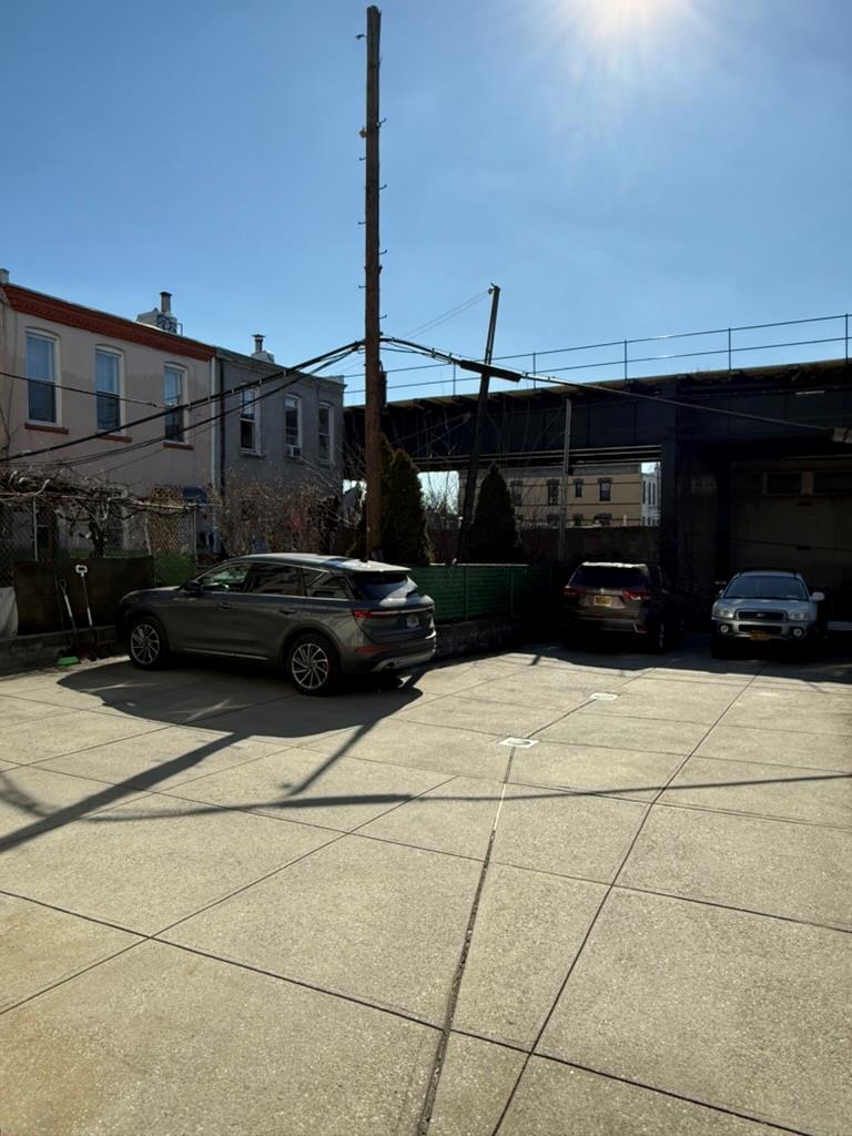 5924 Putnam Ave