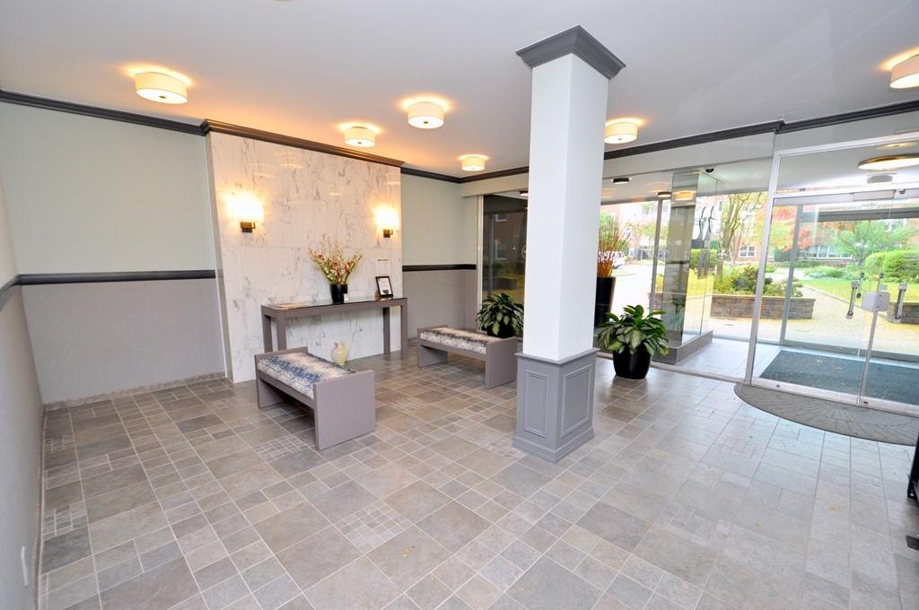 Scarsdale, New York 10583, United States, 2 Bedrooms Bedrooms, ,2 BathroomsBathrooms,Residential,Pending,21409