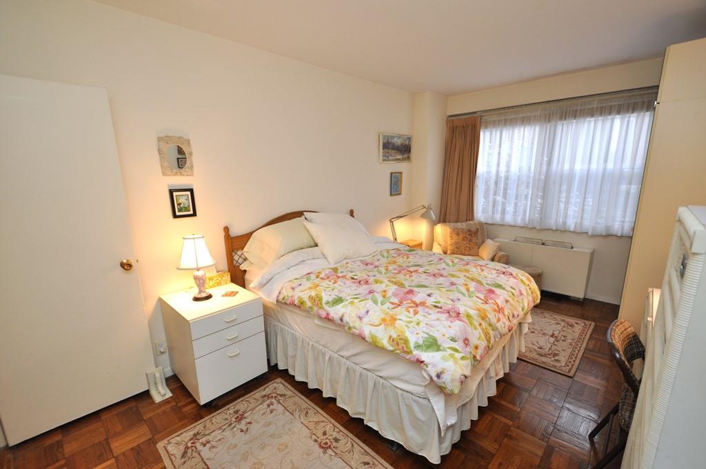 Scarsdale, New York 10583, United States, 2 Bedrooms Bedrooms, ,2 BathroomsBathrooms,Residential,Pending,21409