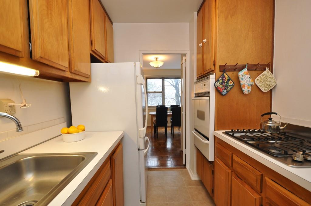 Scarsdale, New York 10583, United States, 2 Bedrooms Bedrooms, ,2 BathroomsBathrooms,Residential,Pending,21409