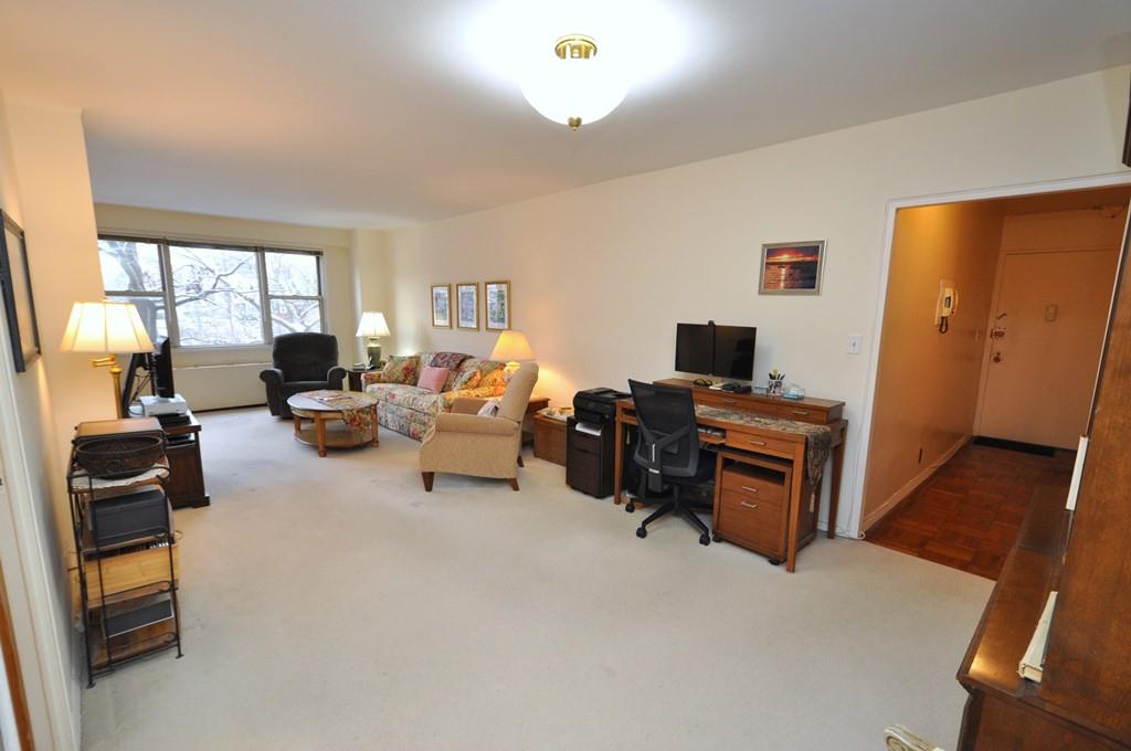 Scarsdale, New York 10583, United States, 2 Bedrooms Bedrooms, ,2 BathroomsBathrooms,Residential,Pending,21409