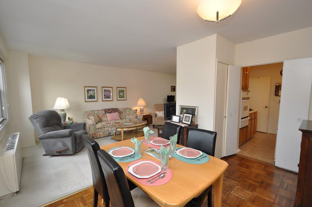 Scarsdale, New York 10583, United States, 2 Bedrooms Bedrooms, ,2 BathroomsBathrooms,Residential,Pending,21409