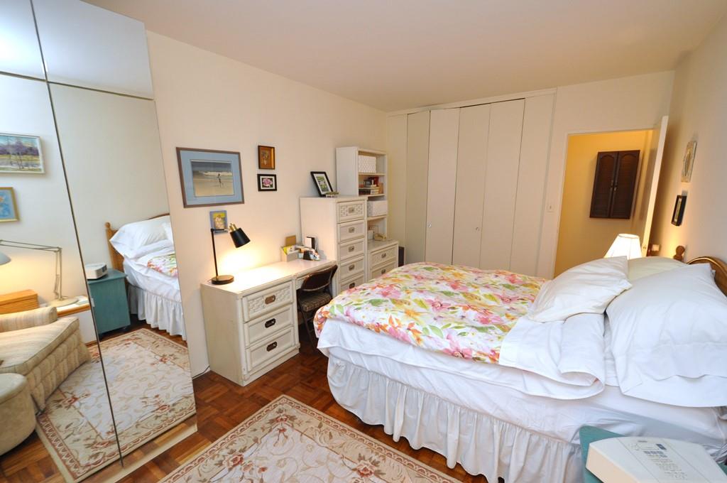 Scarsdale, New York 10583, United States, 2 Bedrooms Bedrooms, ,2 BathroomsBathrooms,Residential,Pending,21409